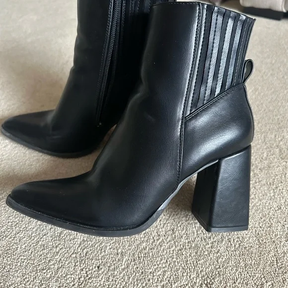Madden Girl Elegant Black Ankle Boots - Picture 2 of 6